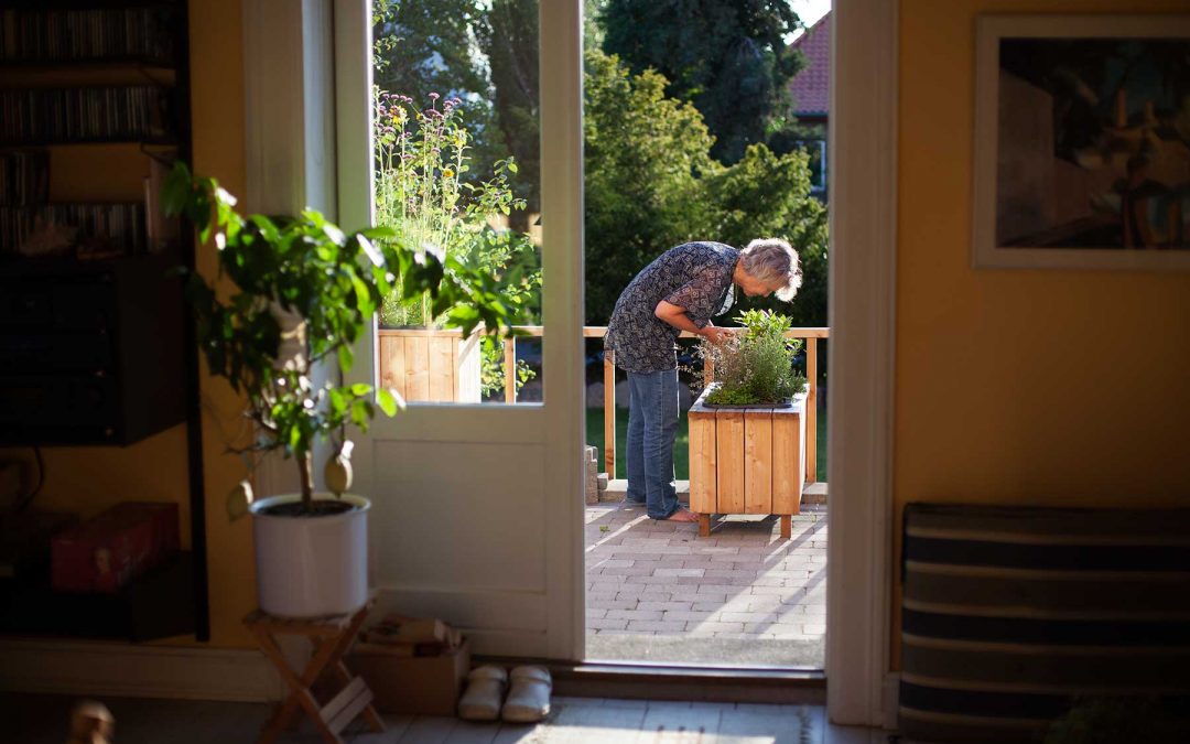 Indbydende terrasse i privat have