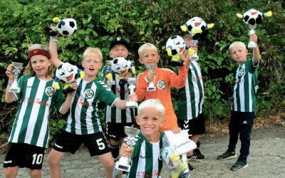 Lokalt fodboldhold til Vildbjerg Cup med tomater på ryggen